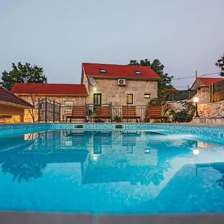 Casa de Férias House Buljanovi Dvori With Private Pool *